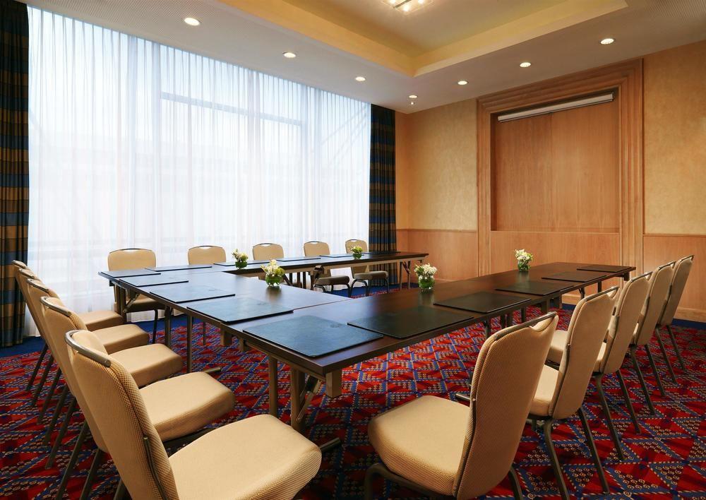 Sheraton Poznan Hotel Экстерьер фото Meeting room