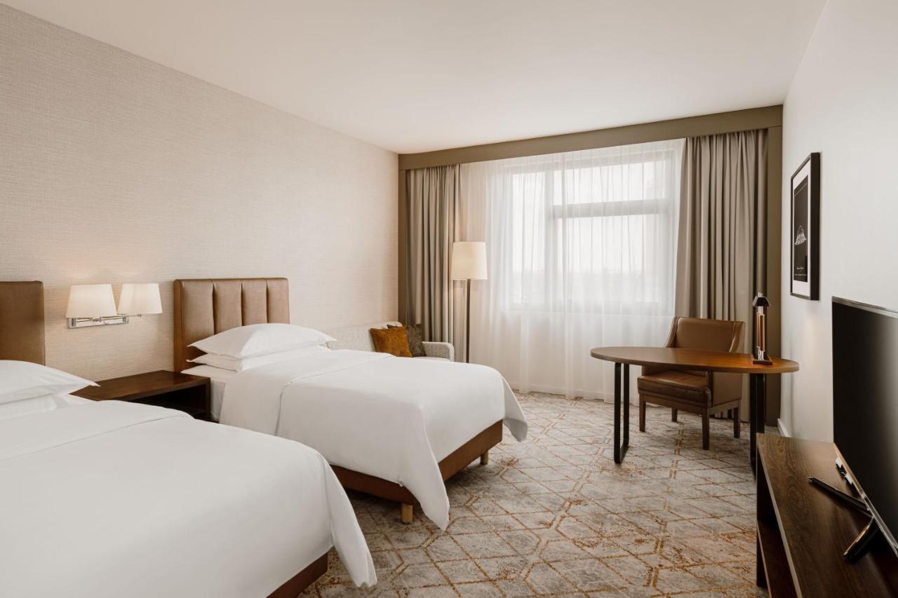 Sheraton Poznan Hotel Экстерьер фото