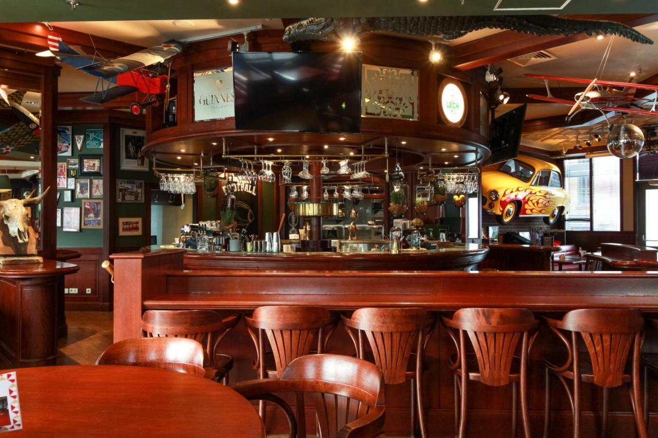 Sheraton Poznan Hotel Экстерьер фото The bar at the 1905 Bar and Grill