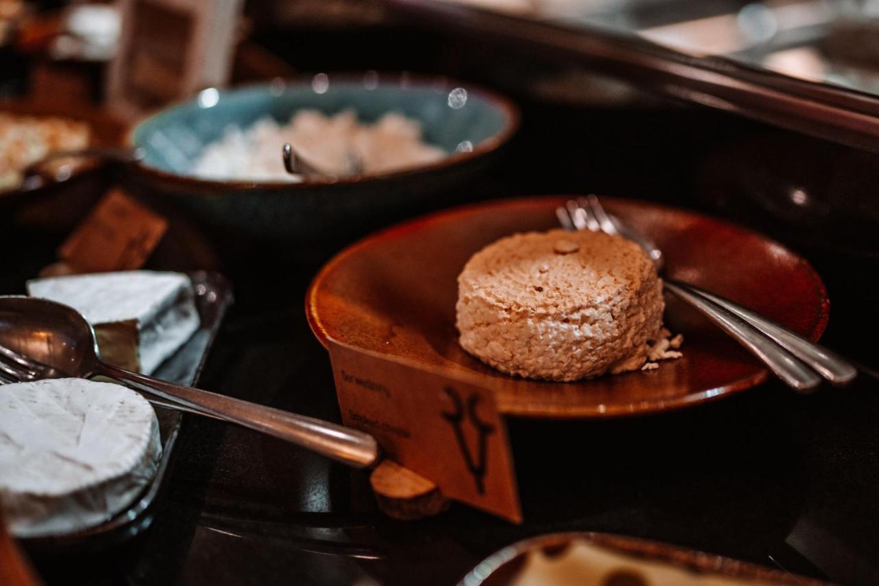 Sheraton Poznan Hotel Экстерьер фото A scone