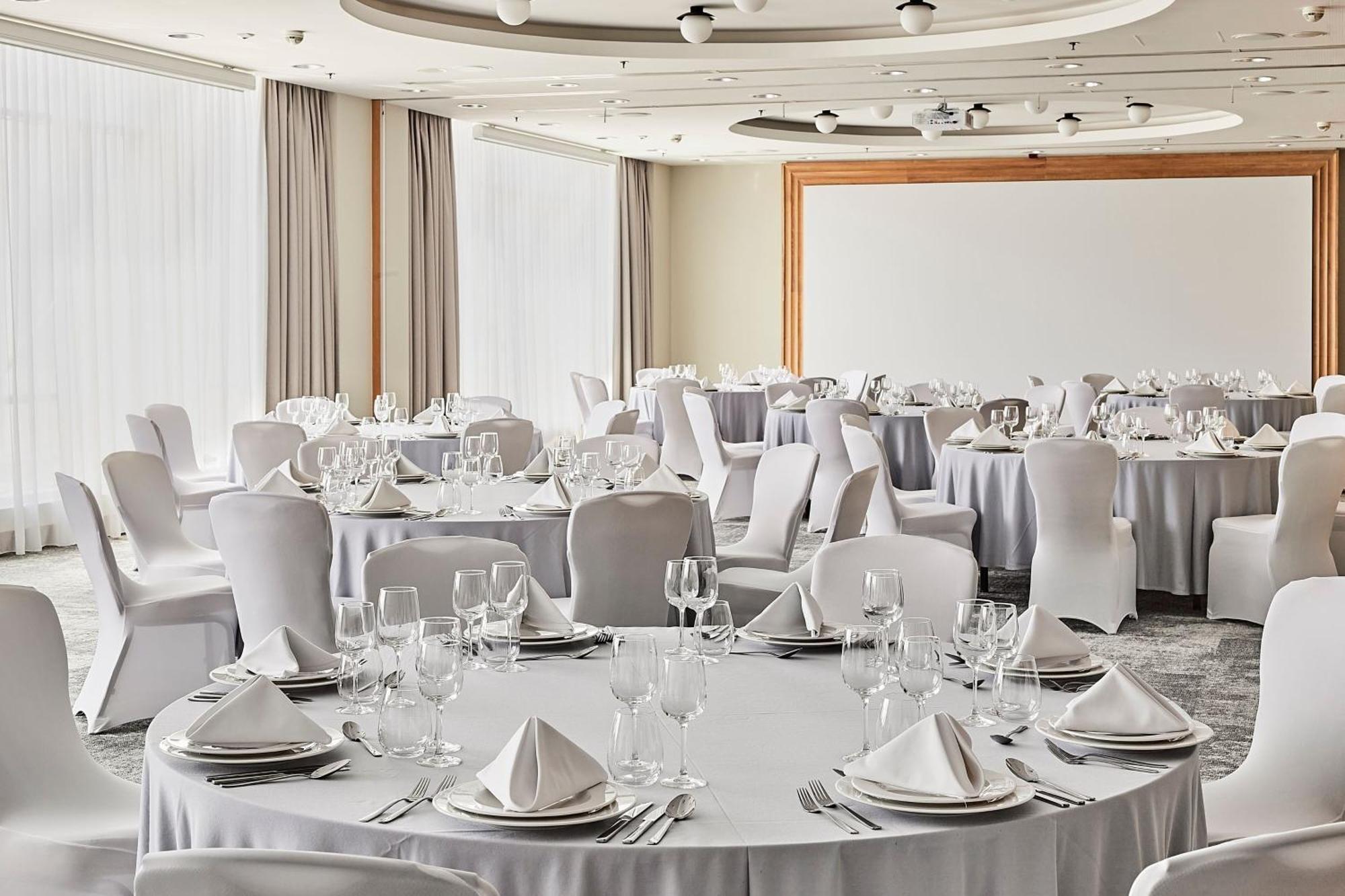 Sheraton Poznan Hotel Экстерьер фото The ballroom