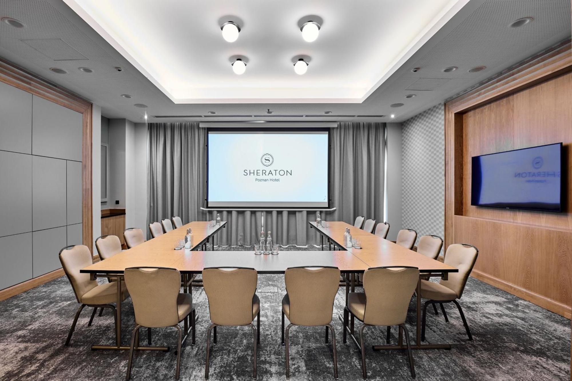 Sheraton Poznan Hotel Экстерьер фото A meeting room at Sheraton New York