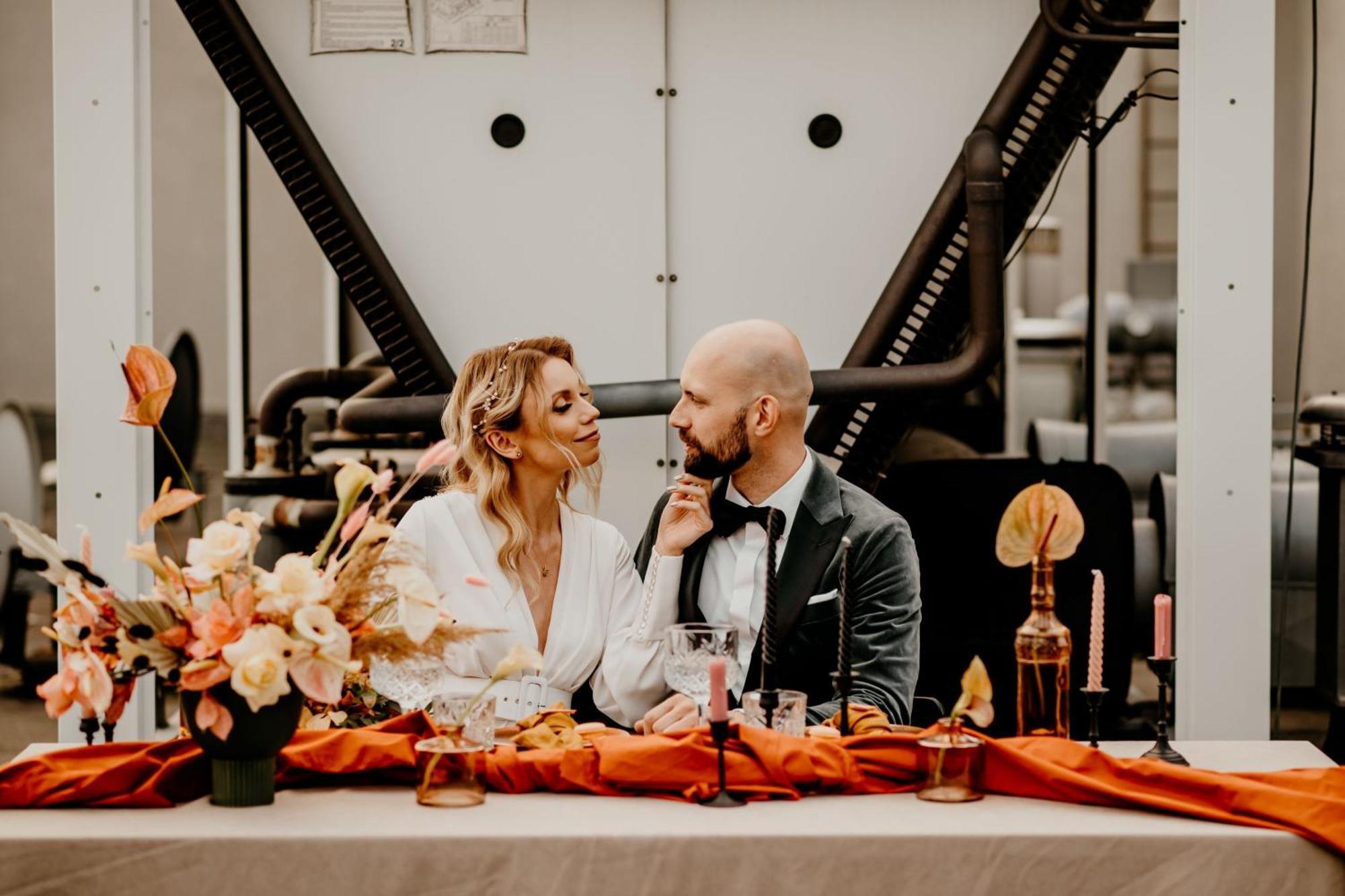 Sheraton Poznan Hotel Экстерьер фото Wedding couple