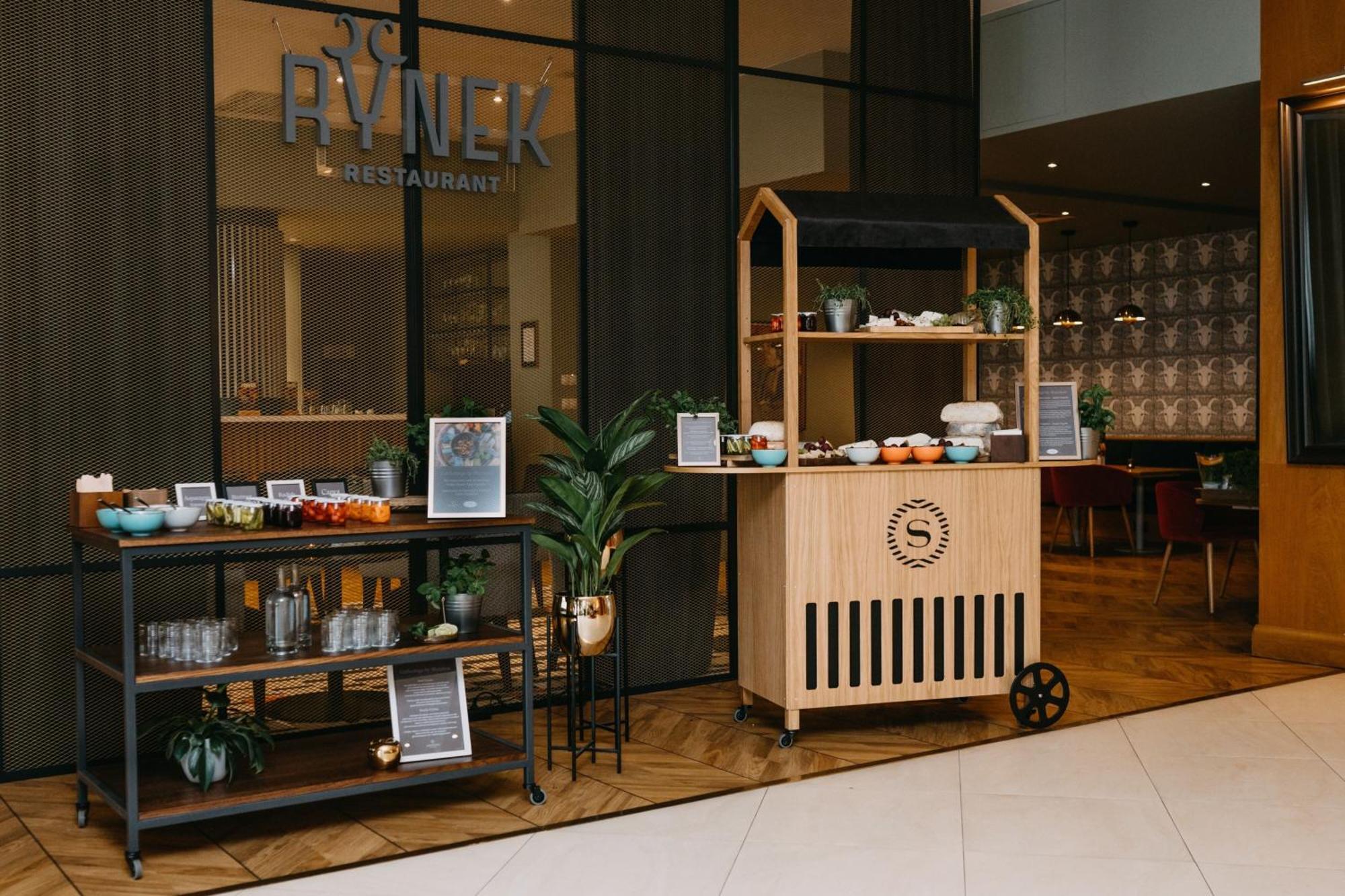 Sheraton Poznan Hotel Экстерьер фото The Milk Bar