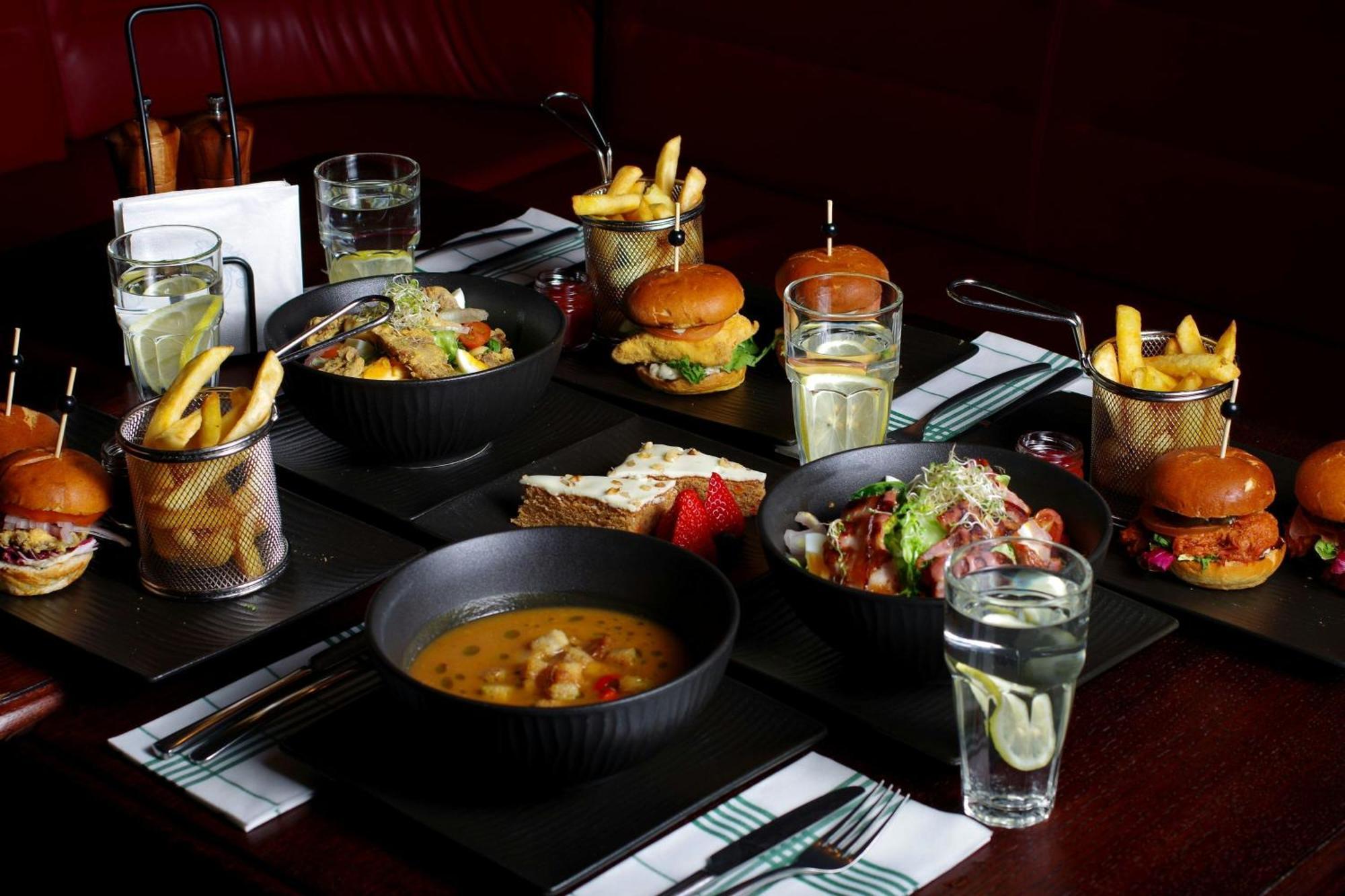 Sheraton Poznan Hotel Экстерьер фото A selection of dishes from the restaurant