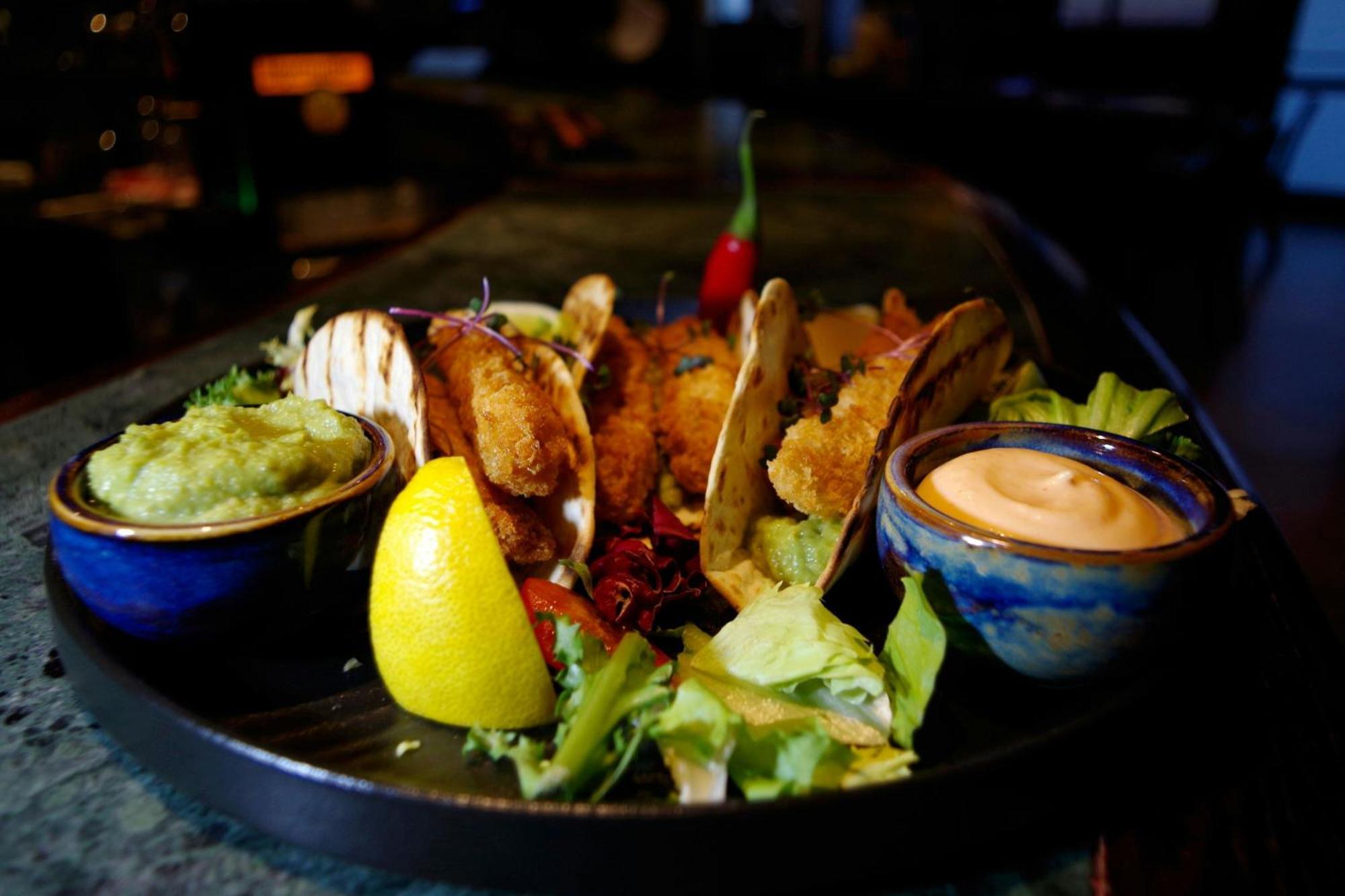 Sheraton Poznan Hotel Экстерьер фото A plate of tacos