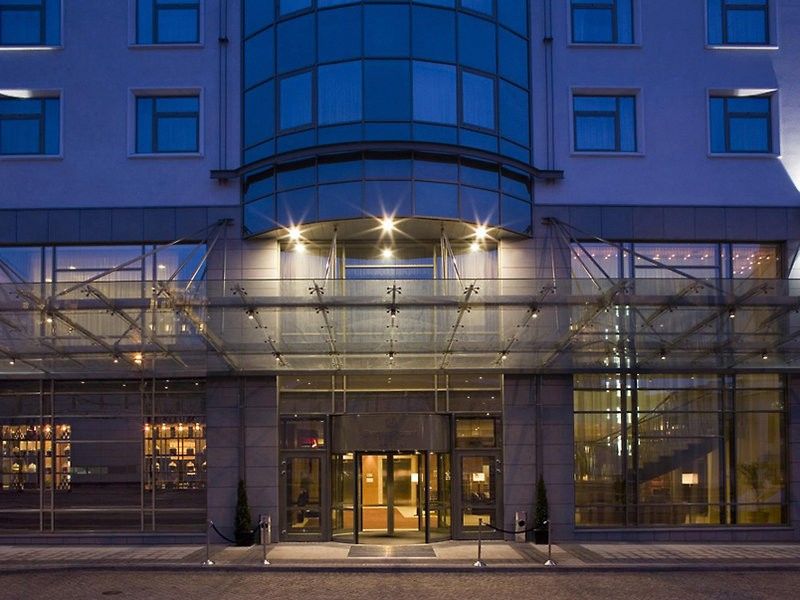 Sheraton Poznan Hotel Экстерьер фото Entrance to the hotel