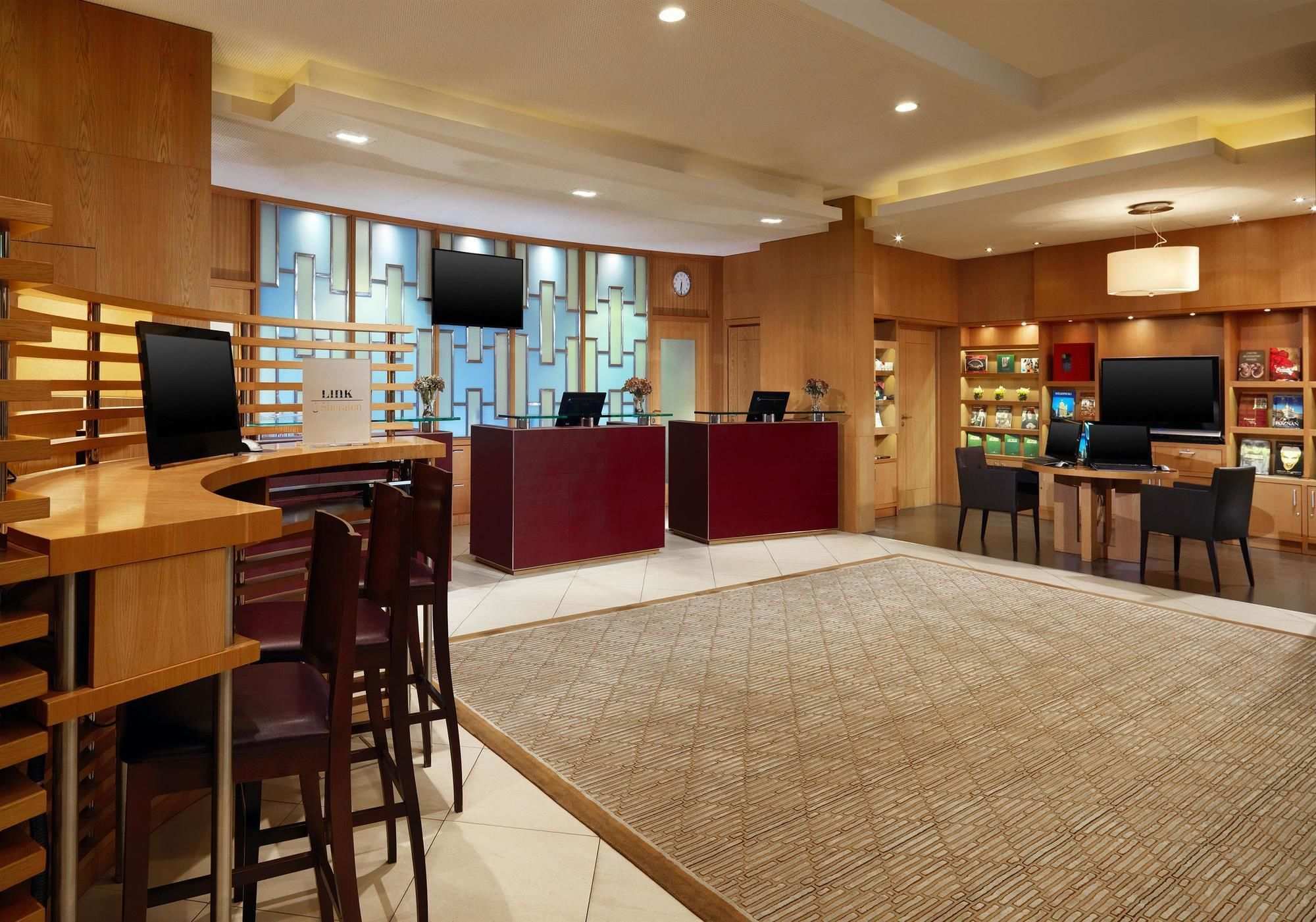 Sheraton Poznan Hotel Экстерьер фото The Business Centre at the hotel